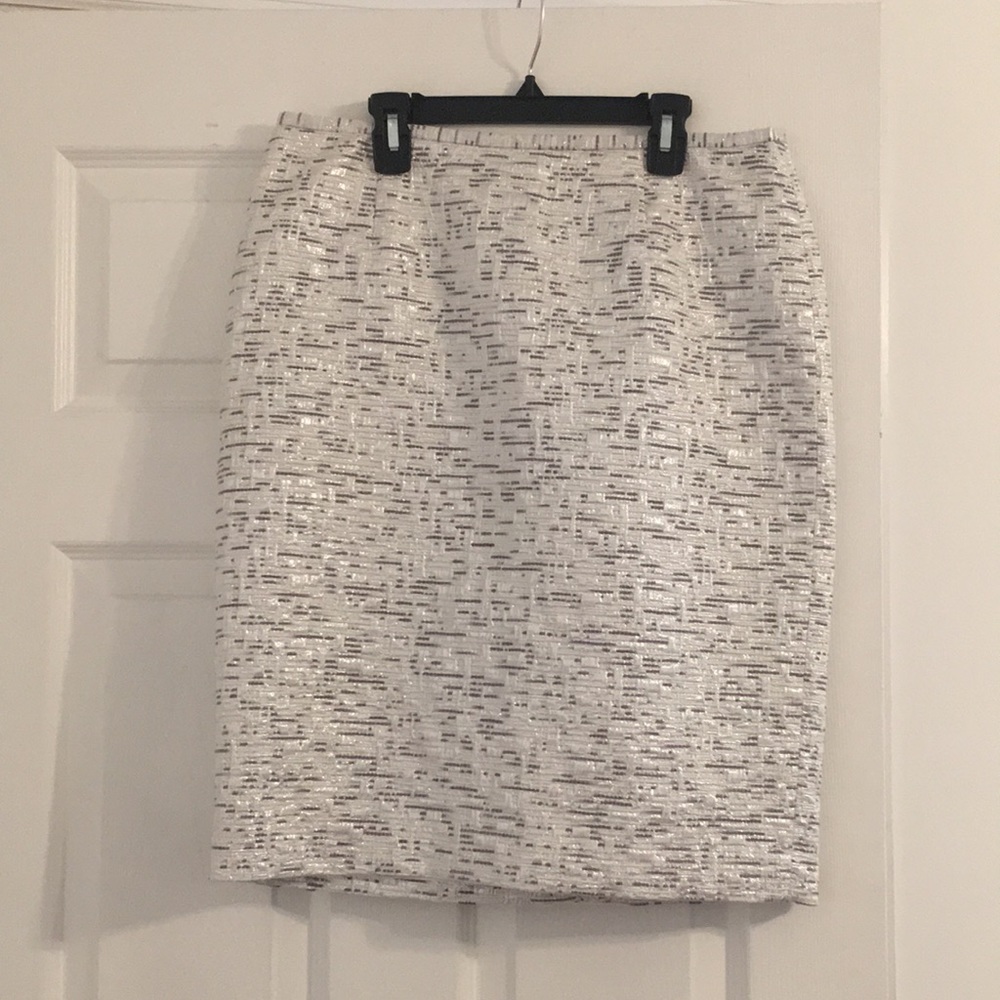 Beautiful pencil skirt in perfect condition!